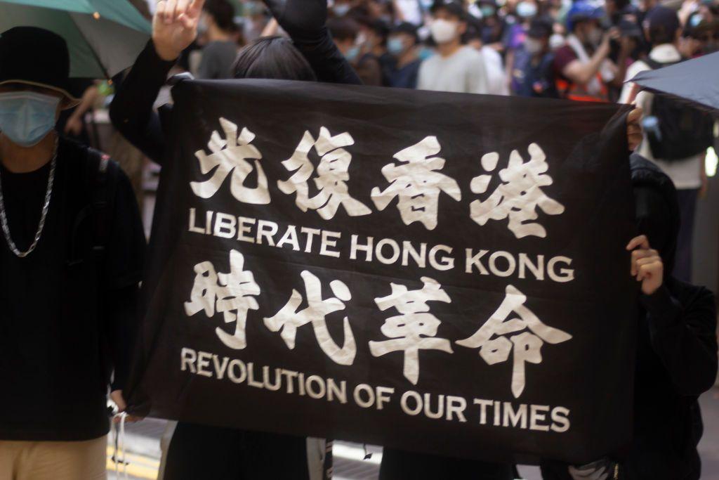 protesti u hongkongu, transparent demonstranata u hongkongu budi voda