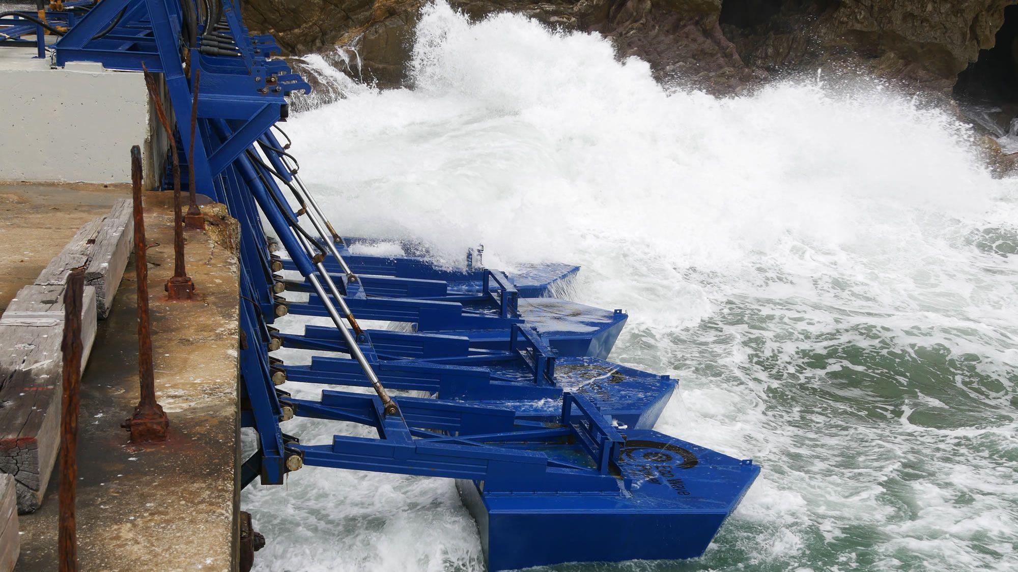 Energija okeana: Da li talasi zaista mogu da napajaju domove 3 'EcoWave Power' koristi plutajuće naprave pričvršćene za postojeći mol za stvaranje energije