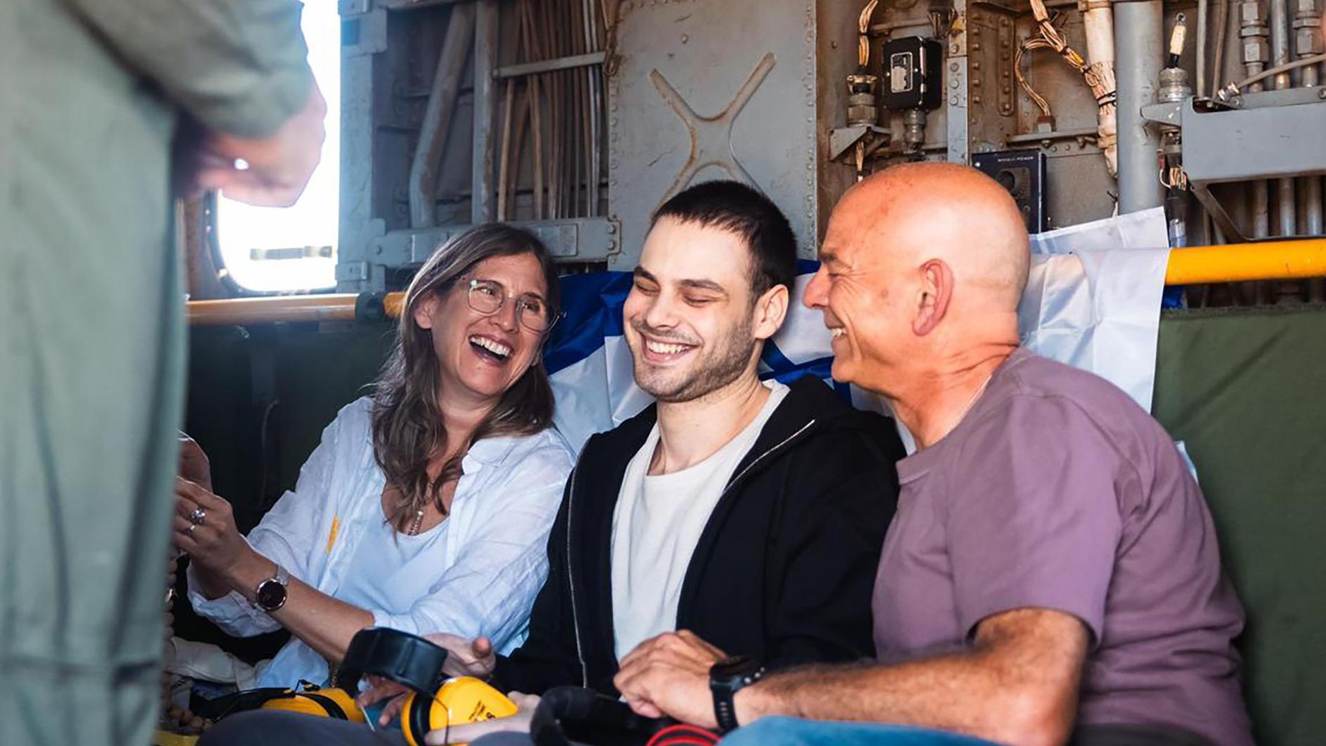 Hamas predao samo četiri od 28 tela talaca, Izrael ne otvara prelaz Rafa 1 Alon Ohel, koji ima državljanstvo Srbije, zajedno sa roditeljima posle 737 dana zatočeništva