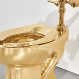 Aukcijska kuća prodaje zlatnu WC šolju, početna cena viša od osam miliona evra 6