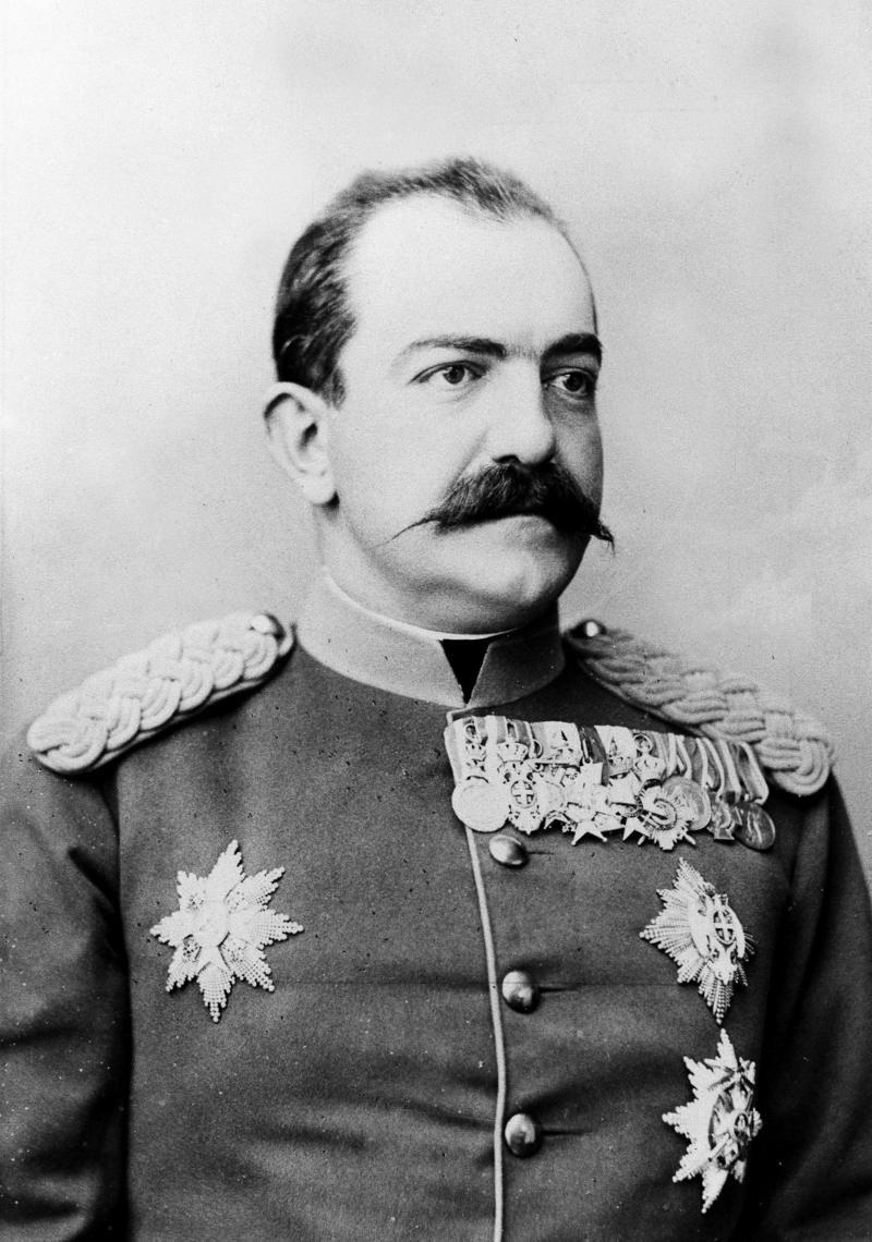 Ilkin atentat: Kako je jedna žena pokušala da ubije kralja Srbije 2 Crno bela fotografija Milana Obrenovića sa brkovima u vojničkoj uniformi
