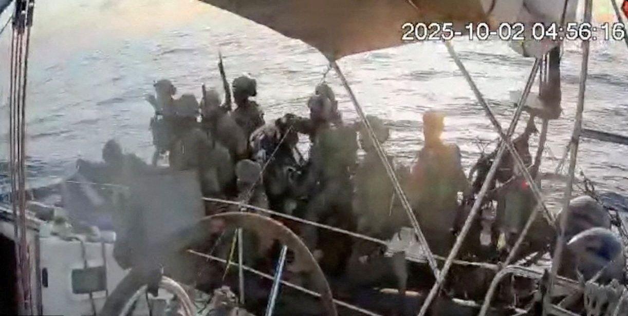 Presretnuta propalestinska flotila ka Gazi, Izrael deportuje stotine 11 izraelski vojnici na brodovima Globalne Sumud flotile