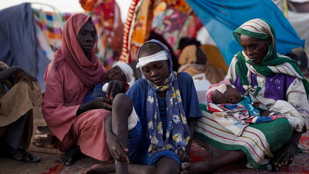 Sudan: El-Fašer pao posle 18 meseci opsade, 'gomile leševa i bare krvi' 2 Izbeglice iz Sudana