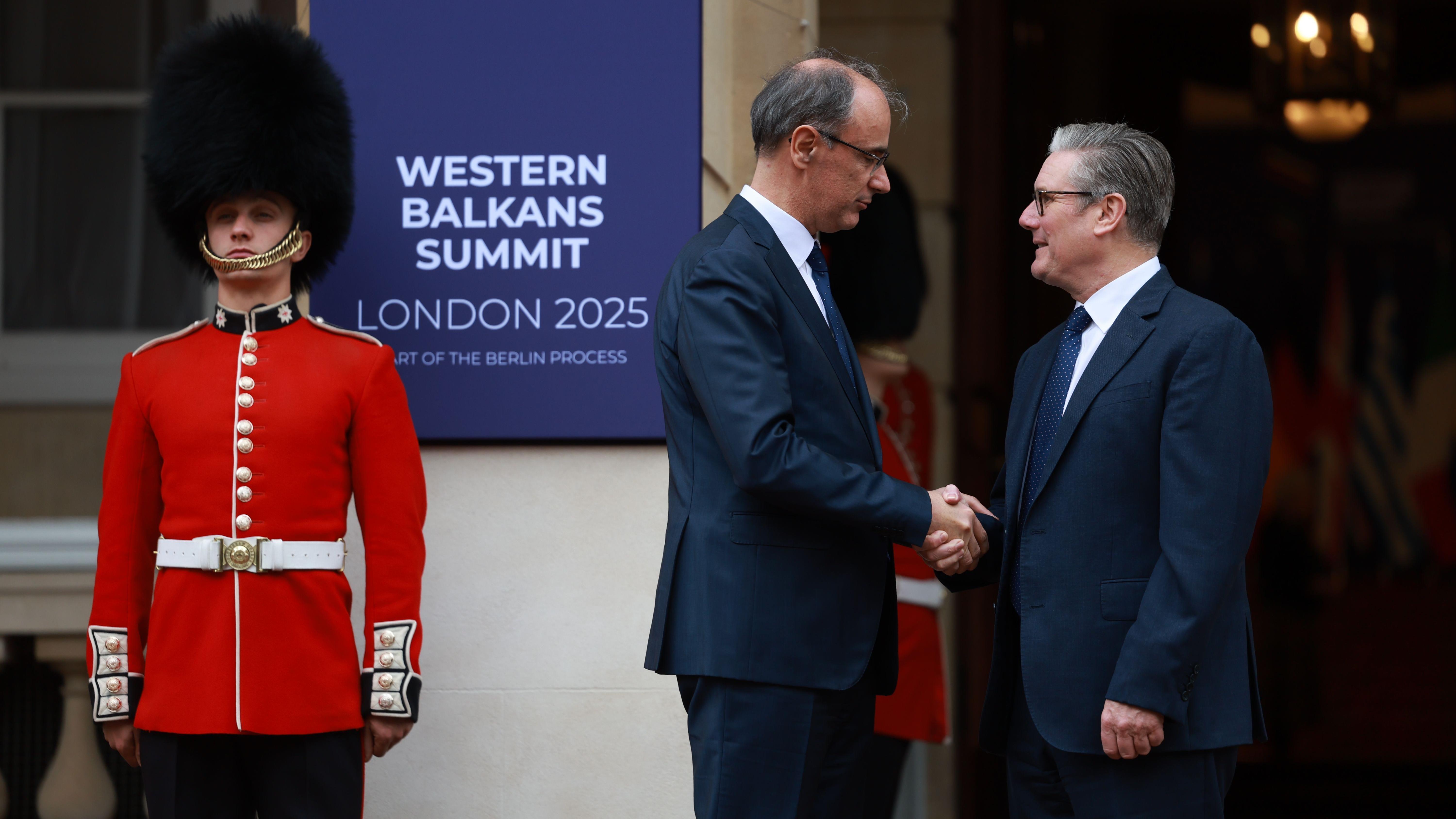 Samit Berlinskog procesa u Londonu: Kad migracije zasene evropske integracije Balkana 2 Premijeri Srbije i Velike Britanije, Đuro Macut i Kir Starmer u Londonu