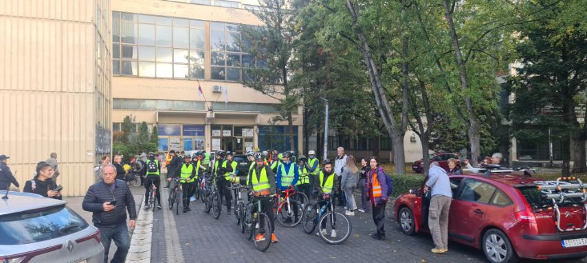 "Uzbuđeni smo, vozimo za pravdu": Iz Niša krenuli studenti biciklisti na komemorativni skup u Novom Sadu 1