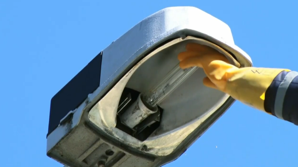 Niš za održavanje rasvete svakog meseca isplaćuje milione i svom JKP i privatnoj firmi: Delovi grada i dalje u mraku 1