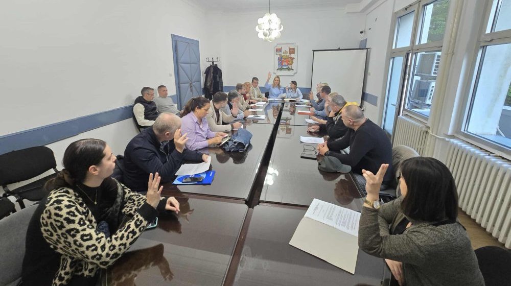 Funkcioner SNS u Nišu koji je građane koji protestuju nazvao "ustašama" nije prekršio Etički kodeks: Skupštinska komisija odlučila 1