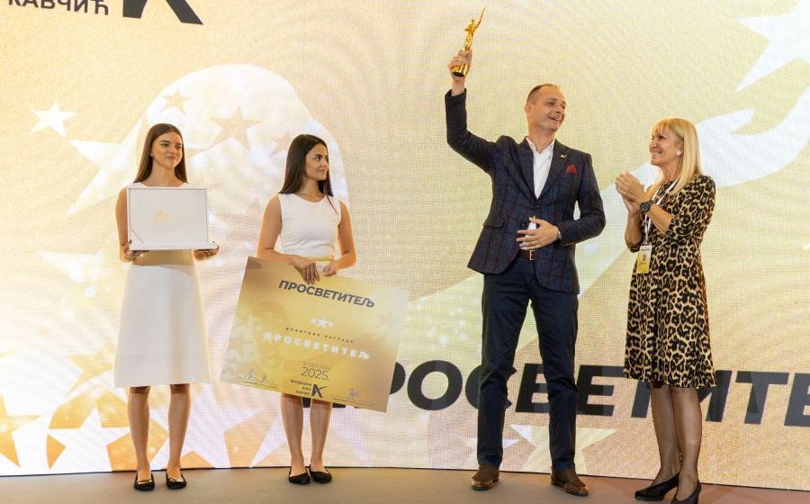 "Učitelj, drug, a ponekad i roditelj": Ko je niški nastavnik harmonike Predrag Jovanović koji je dobio nagradu "Prosvetitelj" Fondacije "Alek Kavčić" 1