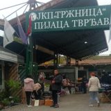 Zašto komunalna milicija stalno kažnjava prodavce na centralnoj niškoj pijaci kod Tvrđave? 10