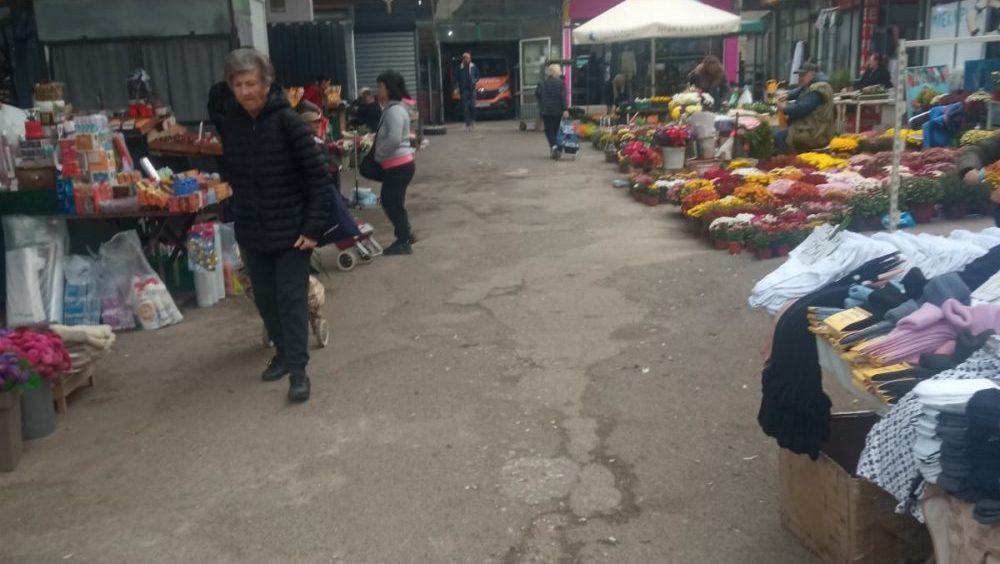 Zašto komunalna milicija stalno kažnjava prodavce na centralnoj niškoj pijaci kod Tvrđave? 4