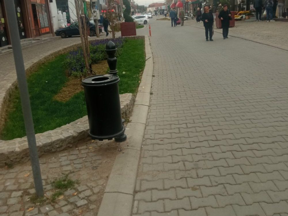 Zašto komunalna milicija stalno kažnjava prodavce na centralnoj niškoj pijaci kod Tvrđave? 3