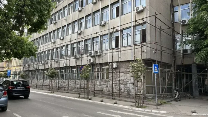 "Halo Bing! Kako brat? Slušaj, imam jednu skelu...": Da li je njeno iznajmljivanje za zgradu RFZO u Nišu koštalo više od 1,5 miliona evra i ko je platio? 1