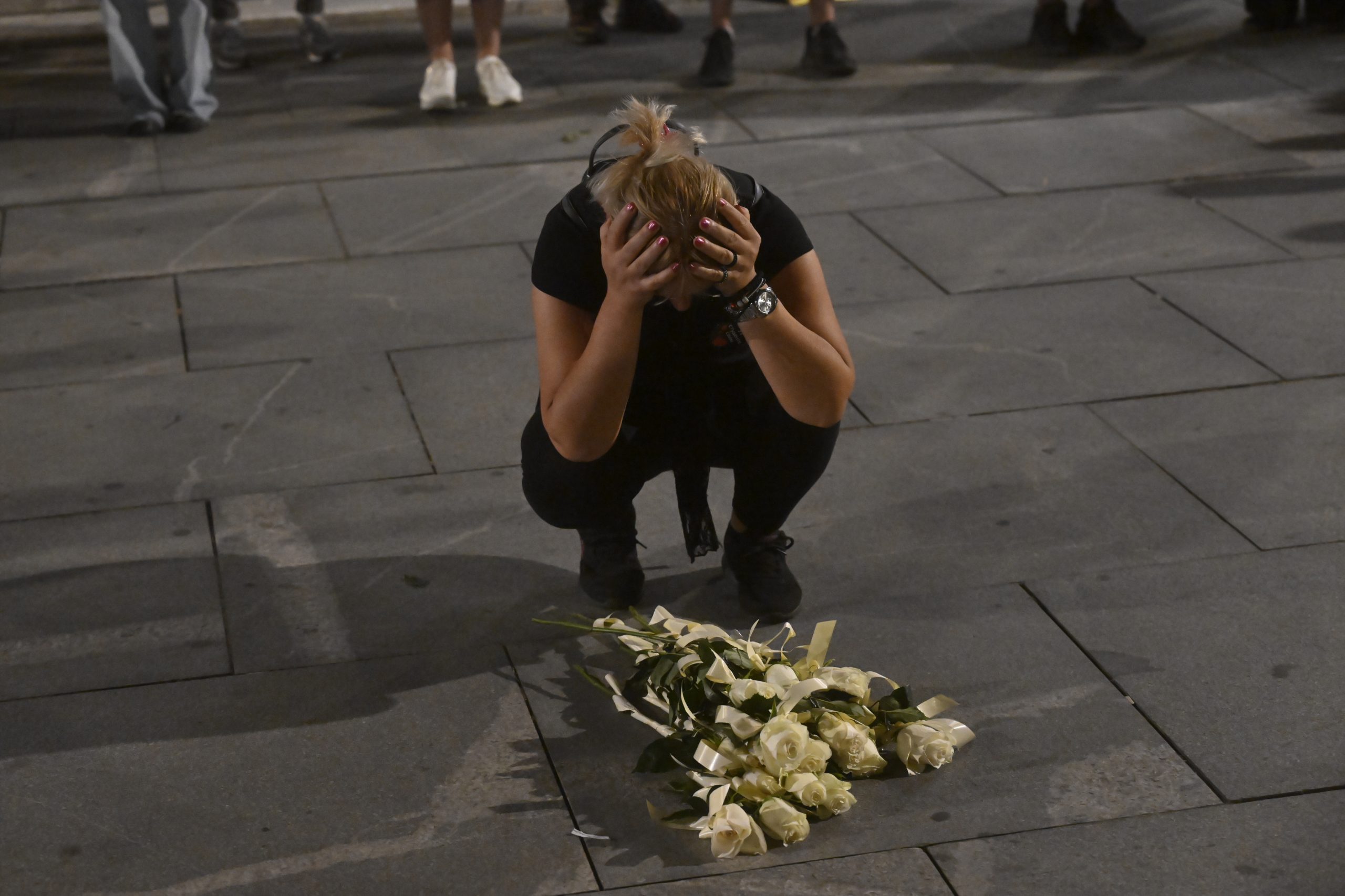 "Vidimo se sutra i svakog drugog dana dok ne bude pravde": Sa 16 minuta tišine i 16 lampiona završen komemorativni skup u Novom Sadu (FOTO/VIDEO) 8