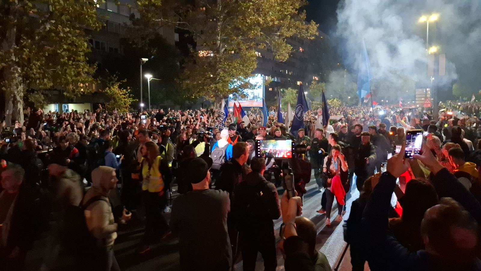 Doček kroz fotografije: Novosađani dočekuju studente i građane iz svih krajeva Srbije povodom godišnjice od pada nadstrešnice 2