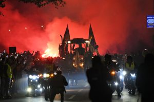 Rojters i AP o komemoraciji u Novom Sadu: Okupljanja jačaju pritisak na Vučića 1