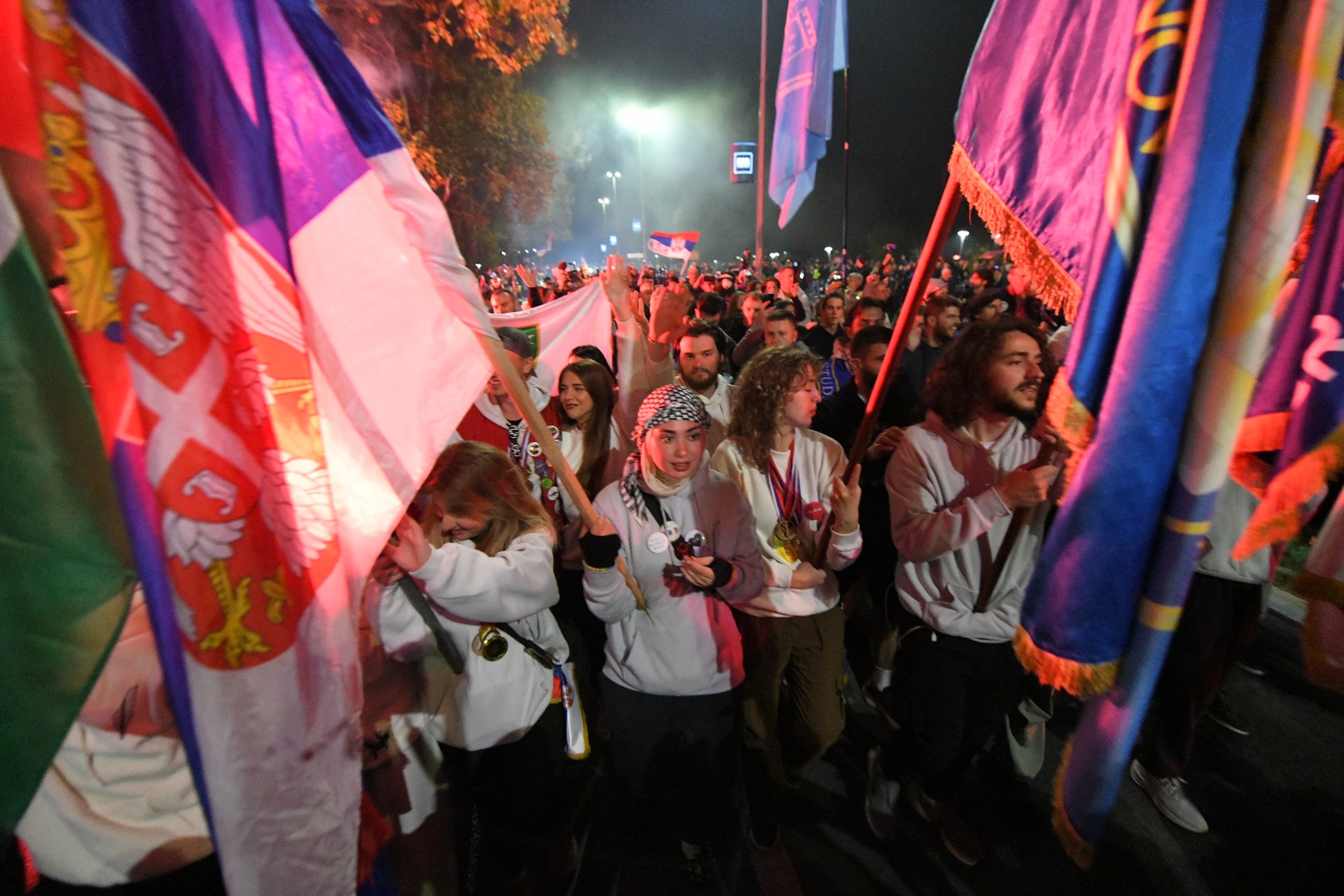 Doček kroz fotografije: Novosađani dočekuju studente i građane iz svih krajeva Srbije povodom godišnjice od pada nadstrešnice 21