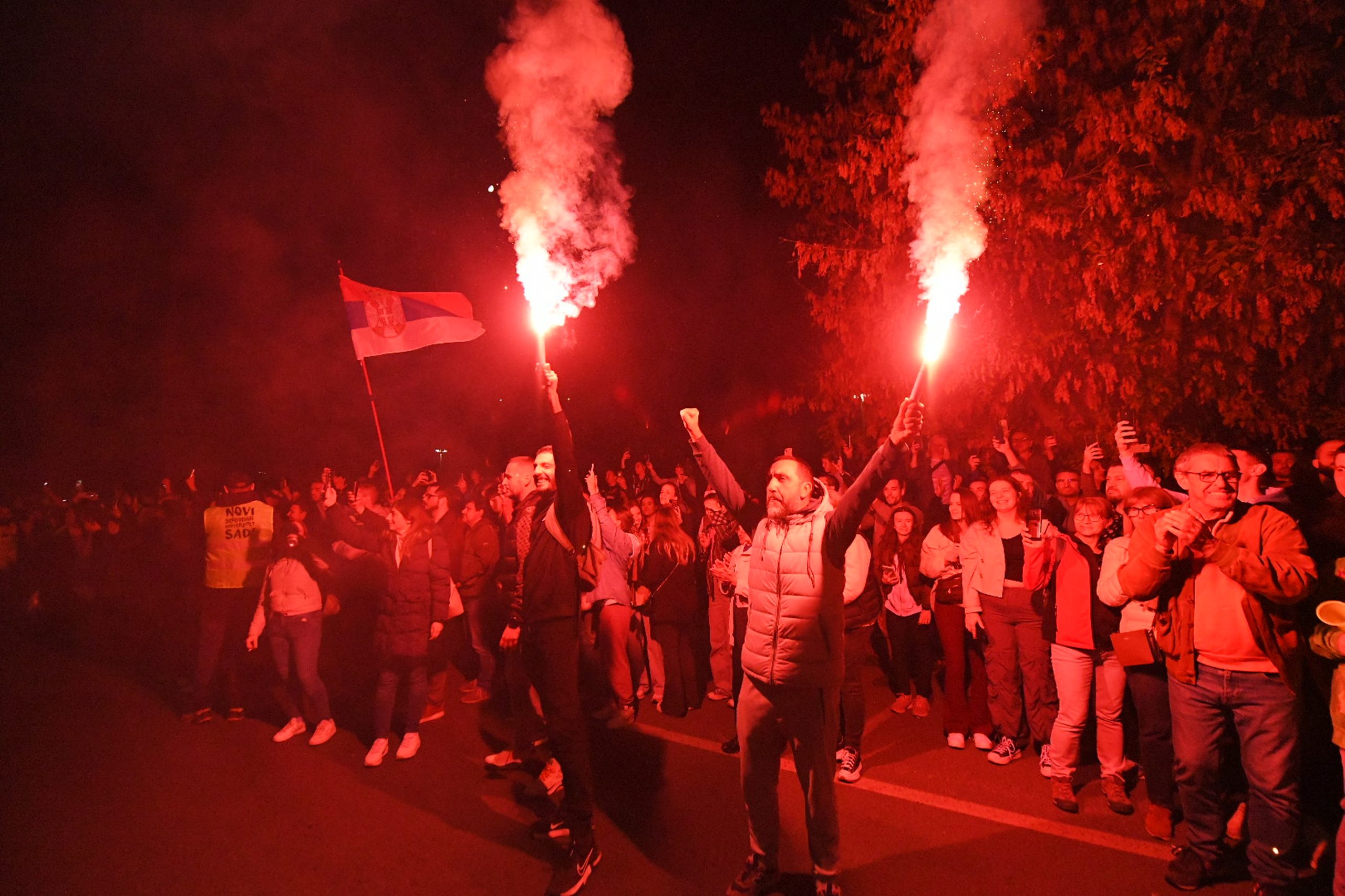 Doček kroz fotografije: Novosađani dočekuju studente i građane iz svih krajeva Srbije povodom godišnjice od pada nadstrešnice 19