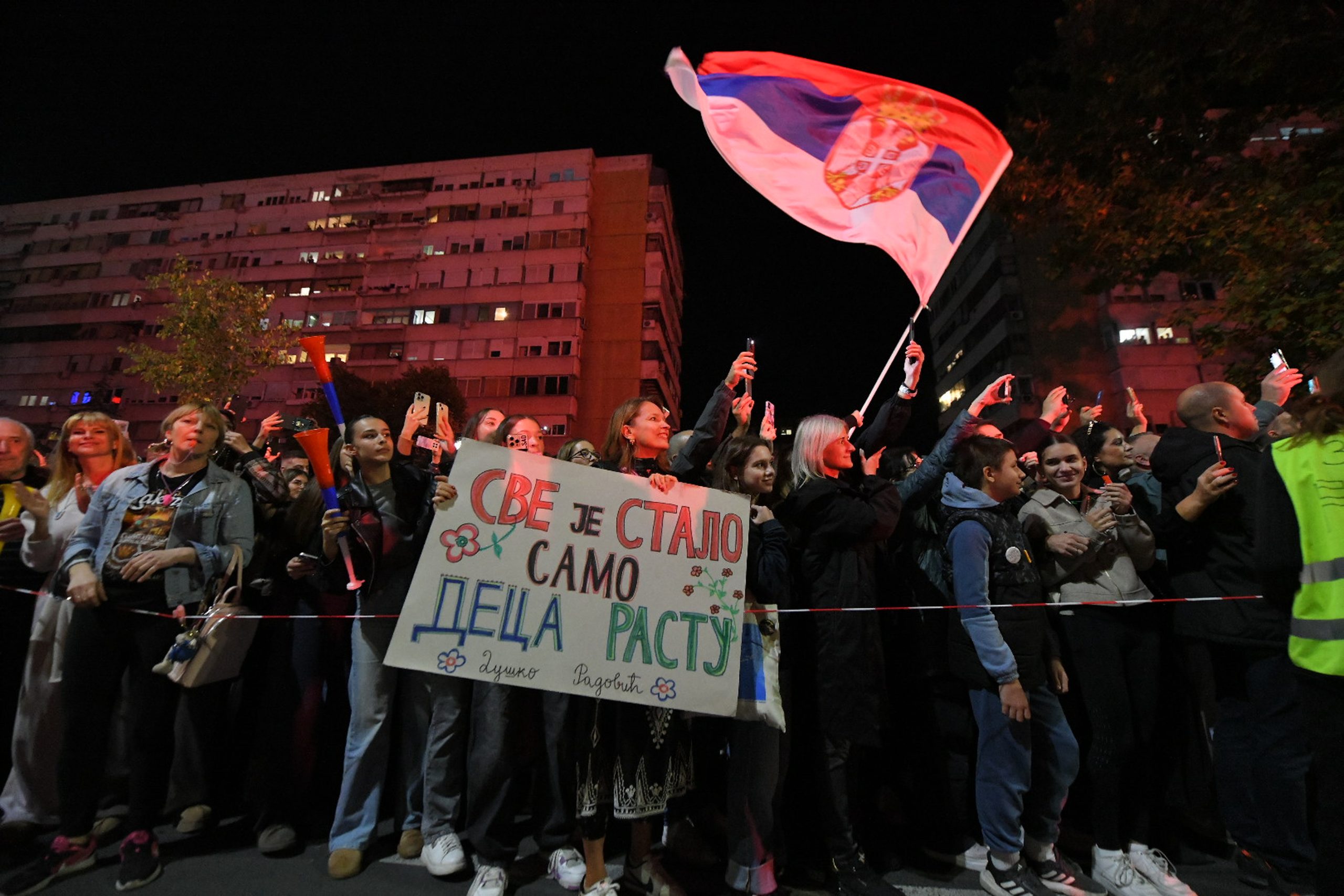 Doček kroz fotografije: Novosađani dočekuju studente i građane iz svih krajeva Srbije povodom godišnjice od pada nadstrešnice 20
