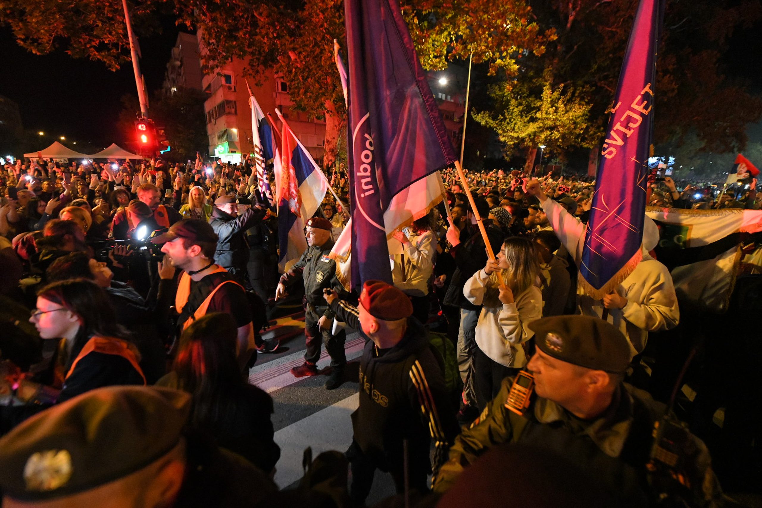 Doček kroz fotografije: Novosađani dočekuju studente i građane iz svih krajeva Srbije povodom godišnjice od pada nadstrešnice 15