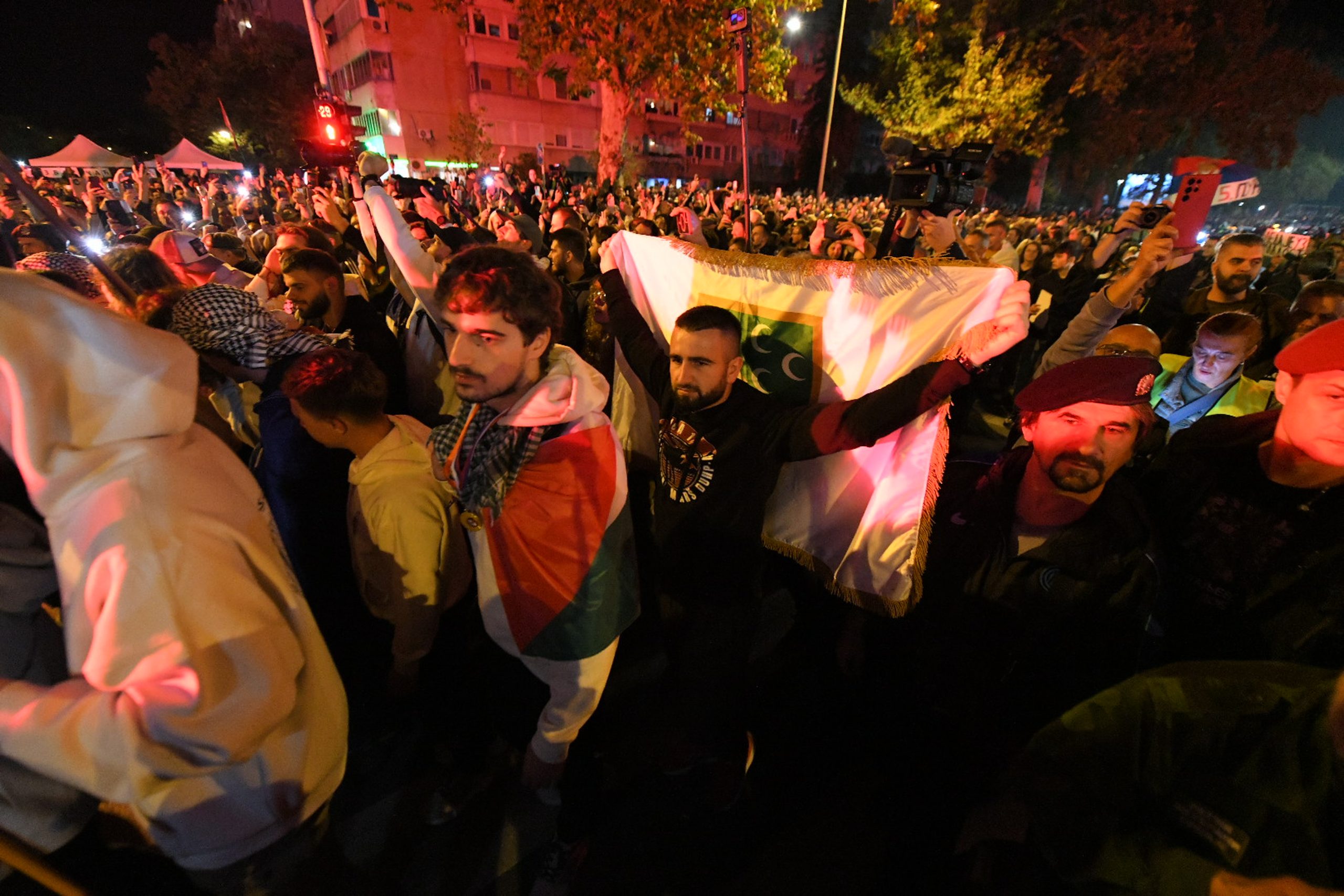 Doček kroz fotografije: Novosađani dočekuju studente i građane iz svih krajeva Srbije povodom godišnjice od pada nadstrešnice 14