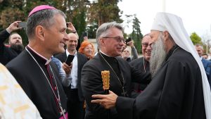 Patrijarh srpski Porfirije svečano je danas dočekan u crkvi Kirila i Metodija u Mariboru u kojoj će sutra ujutro predvoditi svečanu molitvo osveštanja, saopštila je Informativna služba SPC.