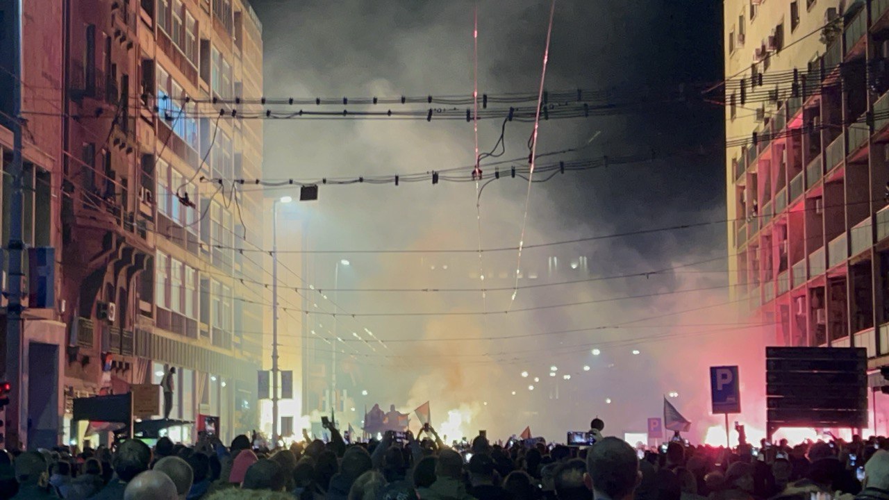 devojka sa hidžabom novi pazar Kada devojka sa hidžabom, ogrnuta zastavom Srbije, korača ka Novom Sadu, šta je to? 4