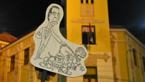 Predsednik Srbije Aleksandar Vučić sasuo je seriju degradirajućih izjava uoči skupa koji se održava u subotu, 1. novembra, na godišnjicu tragedije pada nadstrešnice na železničkoj stanici u Novom Sadu, u kojoj je život izgubilo 16 osoba.