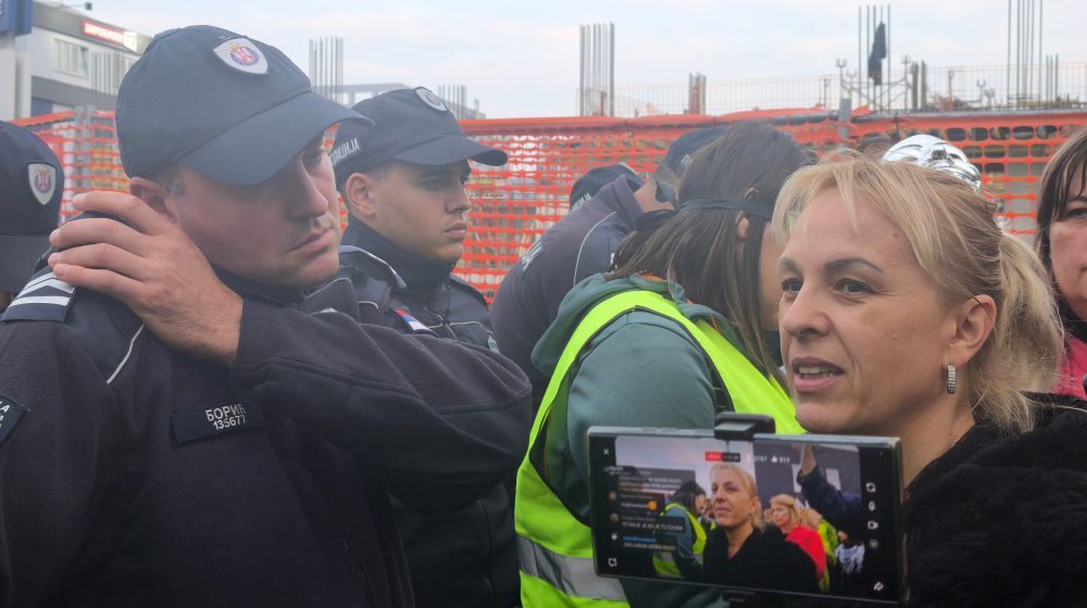 Protest "Vidimo se ponovo, Dragane" ispred TV Informera.