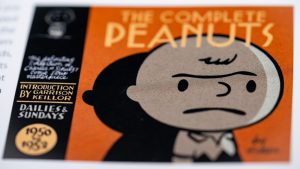 Ne znam da li je iko ikada sproveo anketu o tome koji su najpoznatiji fiktivni psi, ali verujem da bi se na toj listi sigurno našli Pluton, Lesli, Skubi-Du, ali i Snupi. Poslednji, omaleni i vrlo specifični bigl, ove godine slavi 75 godina, jer se čuveni kaiš strip „Peanuts" prvi put pojavio 1950. godine.