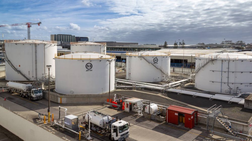 Magazin Biznis: Kompanija "Flystar Flight Support" dobila licence od srpske Agencije za energetiku da skladišti naftu i trguje derivatima zbog sankcija NIS-u 1