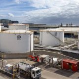 Magazin Biznis: Kompanija "Flystar Flight Support" dobila licence od srpske Agencije za energetiku da skladišti naftu i trguje derivatima zbog sankcija NIS-u 5