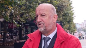 Kandidat za gradonačelnika Severne Mitrovice ispred GI Mitrovica Skender Sadiku ocenio je za Danas izborni dan u Severnoj mitrovici kao dobar, dodavši da deset opcija za gradonačelnika i petnaest političkih partija pokazuje da se Severna Mitrovica demokratizovala.