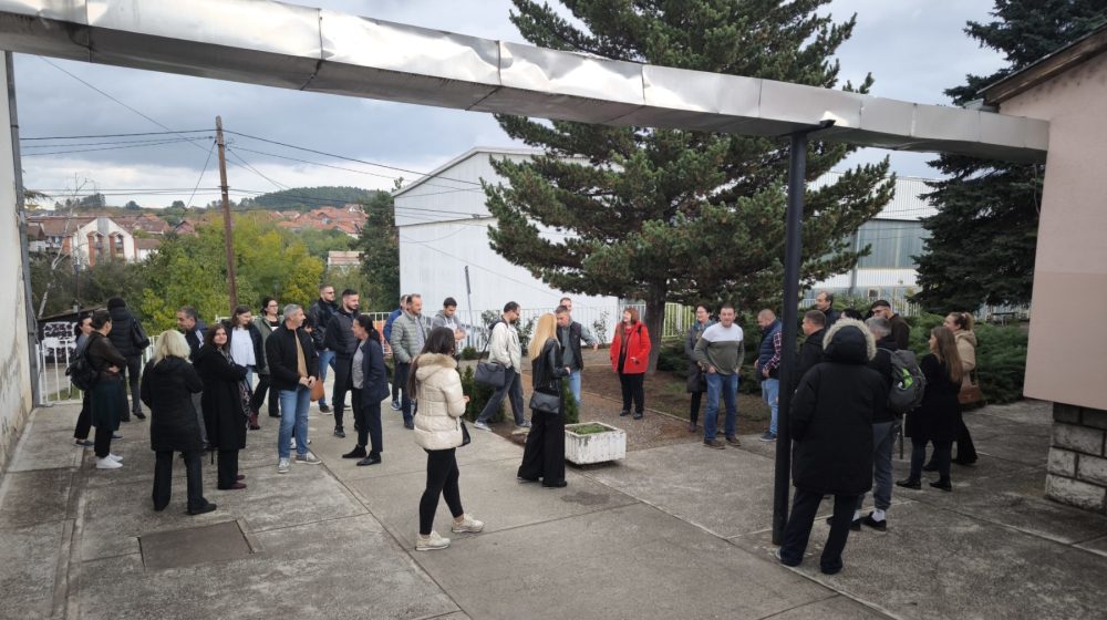 Na mesto direktora škole doveli čoveka sa dosijeom: Zaposleni stupili u štrajk upozorenja 1