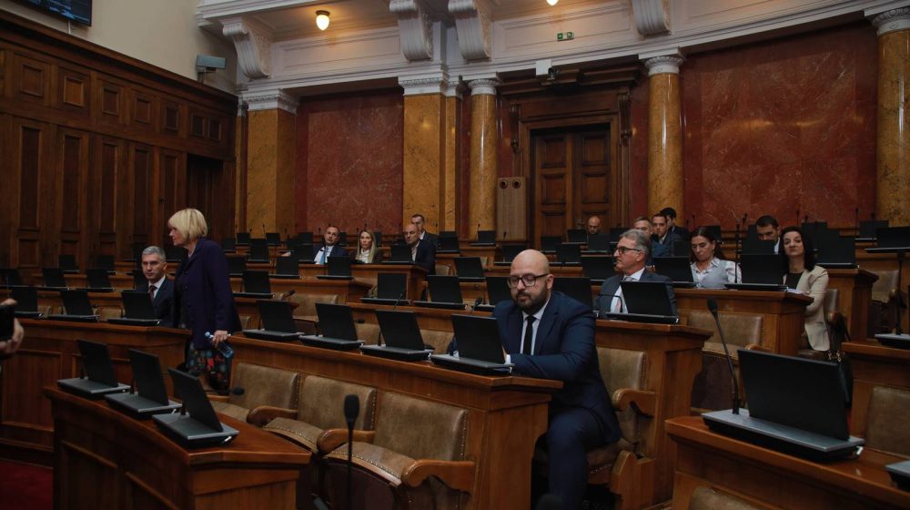 Opozicija zamera što se odgovornost za objekte prebacuje na građane, vlast navodi da je neophodno 1