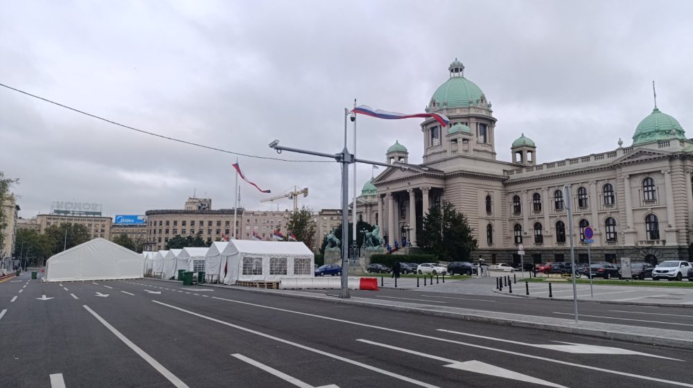 Nepoznate osobe proširuju Ćacilend u prisustvu policije 1