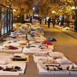 U Inđiji spremni kreveti za studente: Oko 2.500 studenata spavaće napolju 6