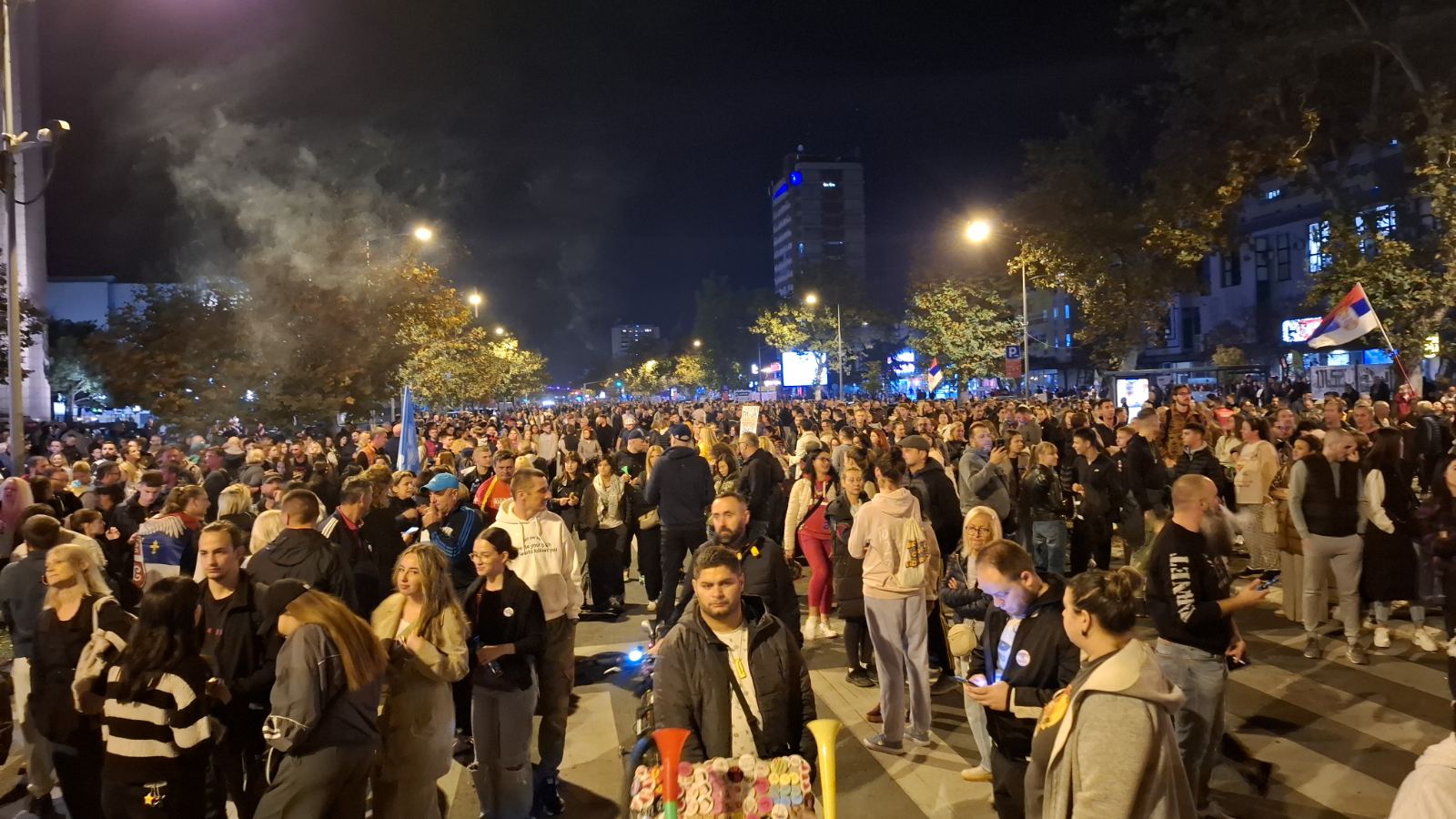 Srbija dočekana u Novom Sadu: Novosadski studenti kolegama sa drugih univerziteta dali ključeve grada, položeni venci za nastradale (FOTO, VIDEO) 14 Novi Sad, protest, skup, doček