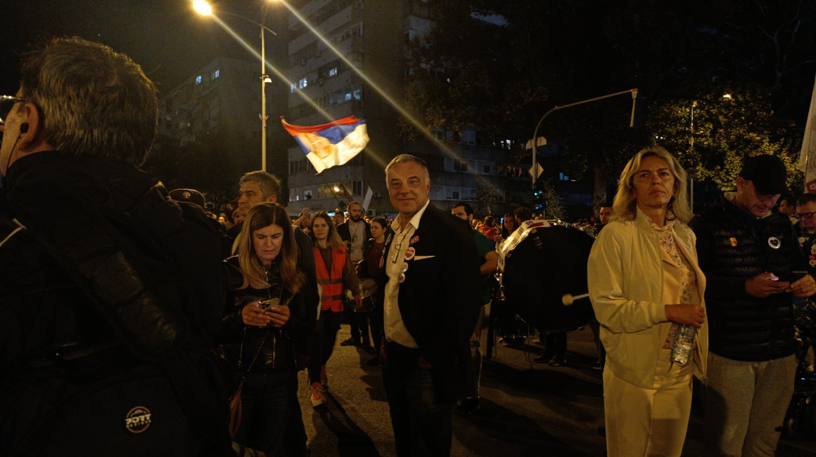 Srbija dočekana u Novom Sadu: Novosadski studenti kolegama sa drugih univerziteta dali ključeve grada, položeni venci za nastradale (FOTO, VIDEO) 7 Srbija dočekana u Novom Sadu: Novosadski studenti kolegama sa drugih univerziteta dali ključeve grada, položeni venci za nastradale (FOTO, VIDEO) 7