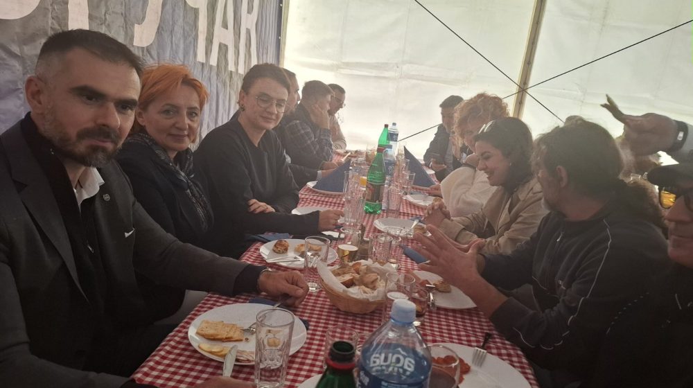 Gradonačelnik Novog Sada na "Salajačkom doručku": Građani ga izviždali i poručili mu da SNS vrati otetu manifestaciju 1