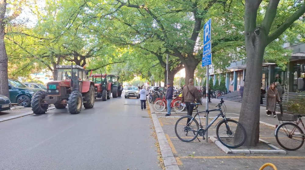 Nastavlja se dvodnevni protest poljoprivrednika, pridružuju im se i maturanti dve škole 1