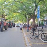Nastavlja se dvodnevni protest poljoprivrednika, pridružuju im se i maturanti dve škole 8