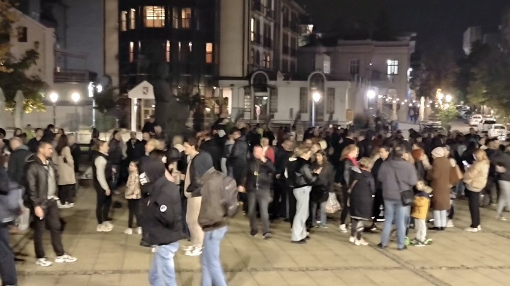 Naša borba se nastavlja: Kragujevački maturanti u susret protestu u Novom Sadu (VIDEO, FOTO) 1