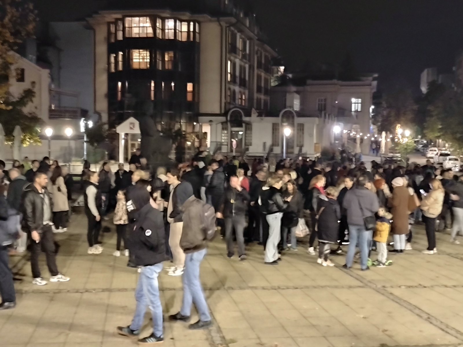 Naša borba se nastavlja: Kragujevački maturanti u susret protestu u Novom Sadu (VIDEO, FOTO) 2 Naša borba se nastavlja: Kragujevački maturanti u susret protestu u Novom Sadu (VIDEO, FOTO) 2