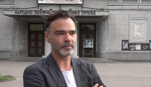 Pobunjeni studenti i građani koji su pešaka sinoć krenuli iz Beograda putem Novog Sada, na komemorativni skup povodom godišnjice pada nadstrešnice, iako povređeni i umorni, uskoro će stići do cilja, govori za "Danas" glumac Nebojša Đorđević, jedan od umetnika iz sveta filma i pozorišta koji se sinoć pridružio protestnoj šetnji.