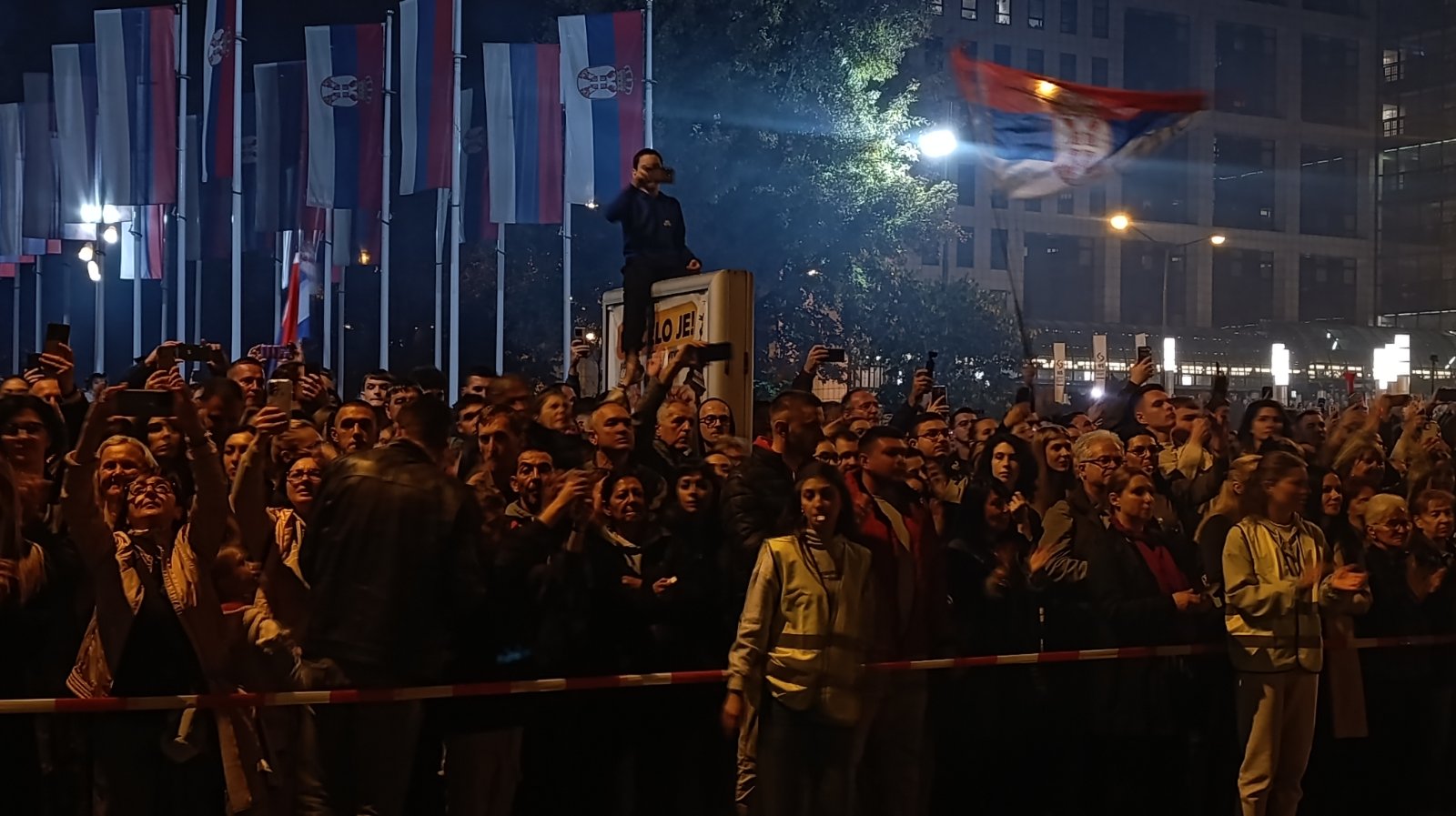 Doček kroz fotografije: Novosađani dočekuju studente i građane iz svih krajeva Srbije povodom godišnjice od pada nadstrešnice 6