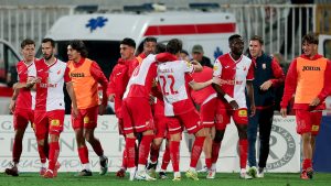Fudbaleri Vojvodine pobedili su Crvenu zvezdu rezultatom 3:2 (0:2) u zaostalom meču trećeg kola Superlige Srbije.
