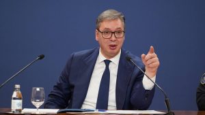Predsednik Srbije Aleksandar Vučić ocenio je večeras da je rezolucija o Srbiji, koja je u sredu usvojena u Evropskom parlamentu, dobila podršku manjeg broja evroposlanika nego prethodna, koja je bila mnogo lošija od ove, ponavljajući da bi Srbija bila "šampion sveta da je uvela sankcije Rusiji".