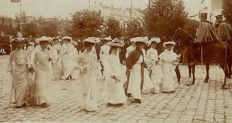 Modno putovanje kroz 19. vek: Novi šik soare sa Smiljanom Popov 2