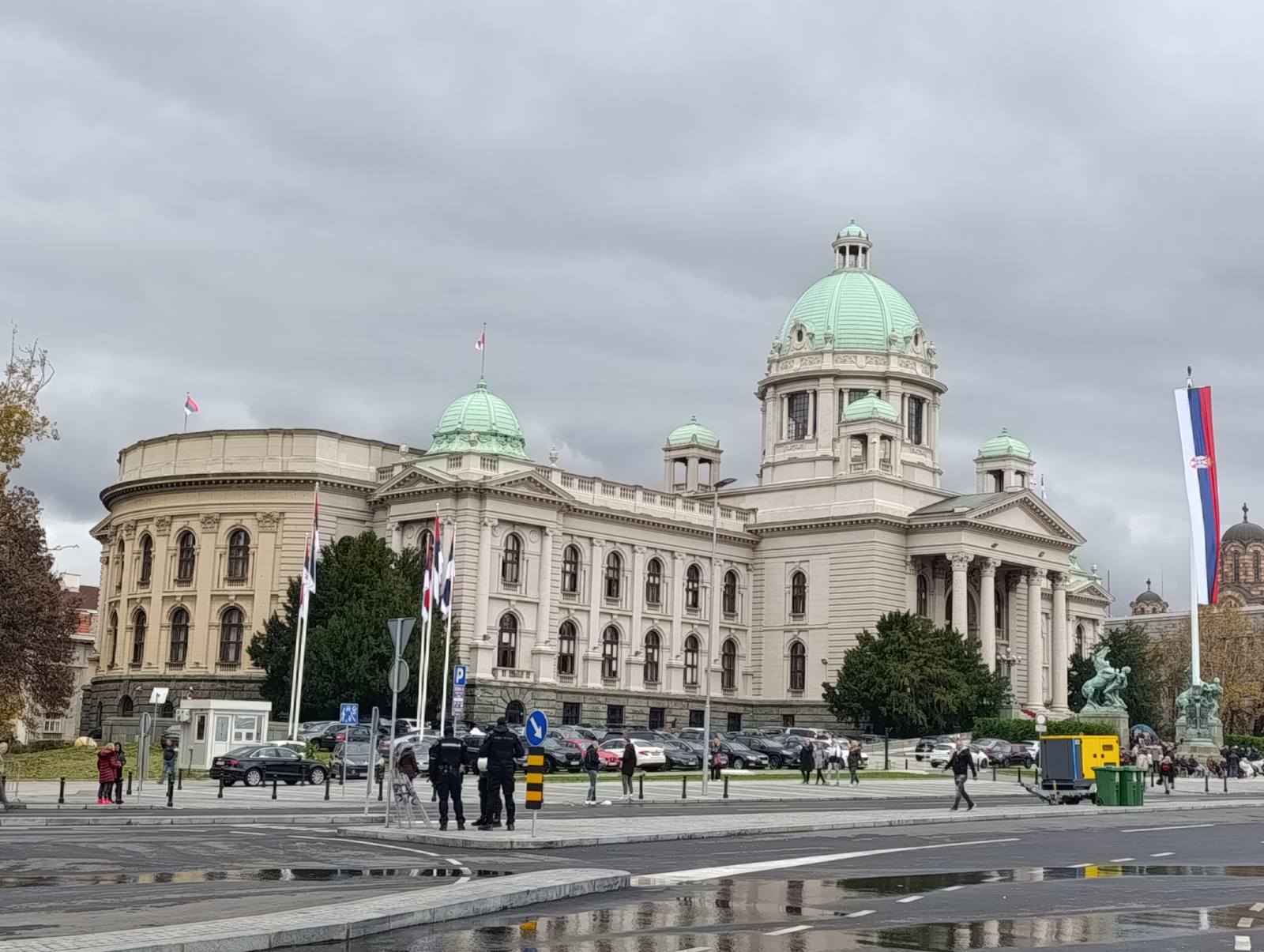 „Időpontot kell egyeztetned”: Milyen a helyzet Ćacilandban Uglješa Mrdićnél, és milyen Dijana Hrkánál? 6 „Időpontot kell egyeztetned”: Milyen a helyzet Ćacilandban Uglješa Mrdićnél, és milyen Dijana Hrkánál? 6