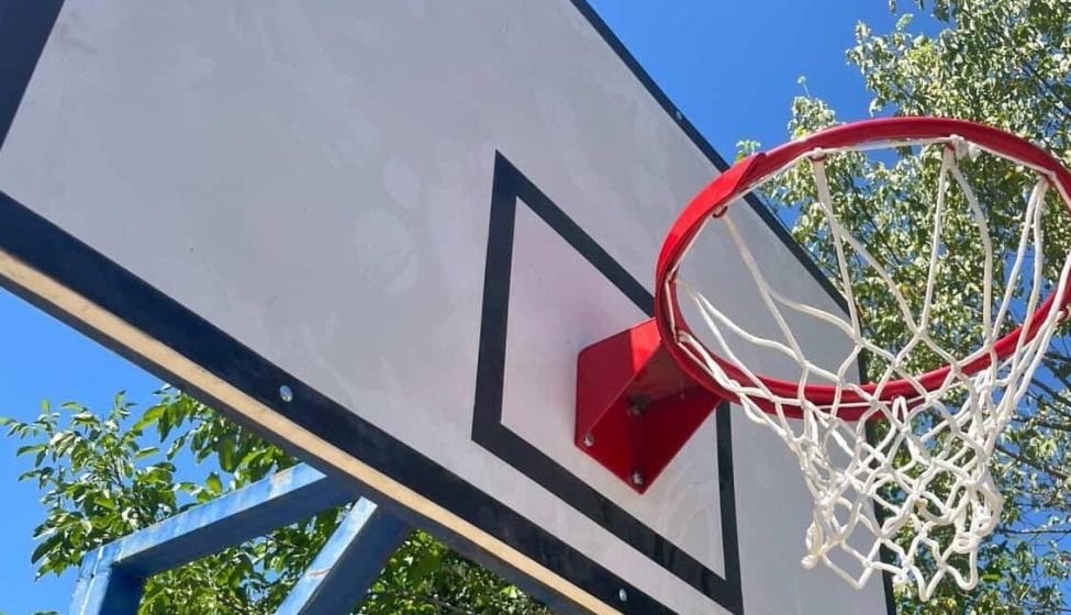 Kad nam Ćaci par lopata asfalta nabaci: Fenomen obnovljenog košarkaškog igrališta bez koša na kragujevačkoj Pivari (FOTO) 1